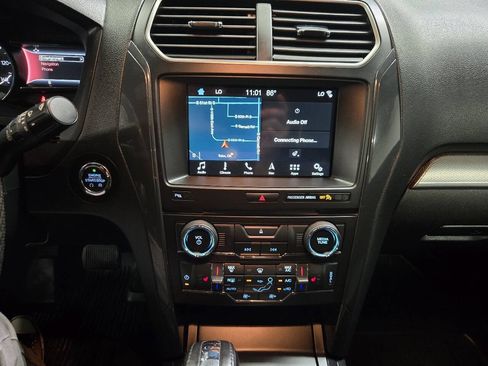 Used 2018 Ford Explorer XLT w/ Equipment Group 202A FWD image 15