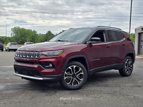 Used 2022 Jeep Compass Limited image 3