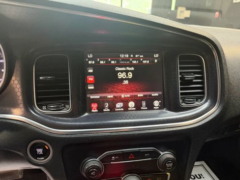 Used 2015 Dodge Charger SXT RWD image 17