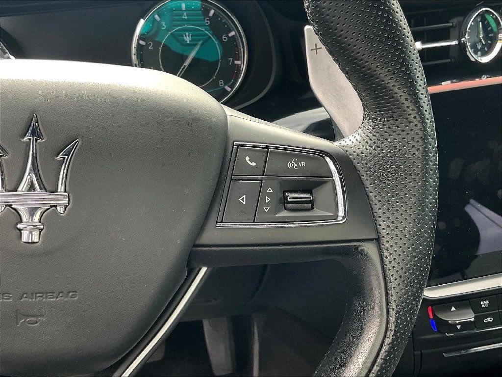 Used 2022 Maserati Quattroporte Modena RWD image 12