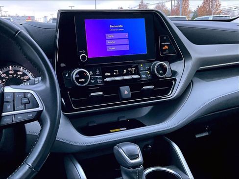 Used 2023 Toyota Highlander XLE image 19