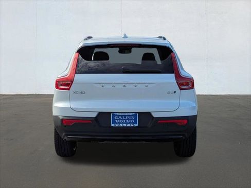 New 2026 Volvo XC40 B5 Ultra w/ Climate Package AWD/4WD image 5