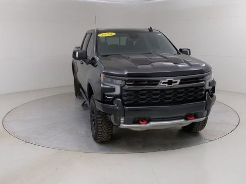 Used 2024 Chevrolet Silverado 1500 ZR2 w/ Technology Package image 9