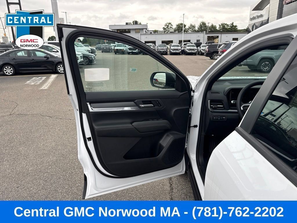 New 2027 GMC Terrain Elevation w/ LPO, Floor Liner Package AWD/4WD image 13