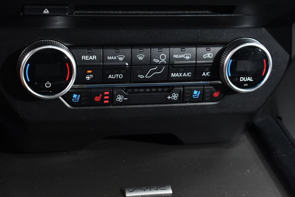 Used 2018 Ford Expedition Max XLT w/ Equipment Group 202A AWD/4WD image 31