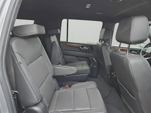 Used 2025 GMC Yukon XL Denali image 16
