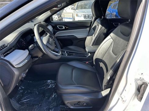 Certified 2024 Jeep Compass Limited image 14