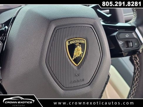 Used 2020 Lamborghini Huracan EVO image 34
