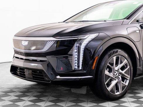 Used 2025 Cadillac Optiq Luxury 2 w/ LPO, Floor Liner Package AWD/4WD image 39