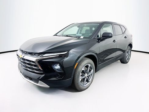 Used 2025 Chevrolet Blazer LT image 3