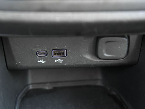 Used 2025 Buick Envista Preferred image 25