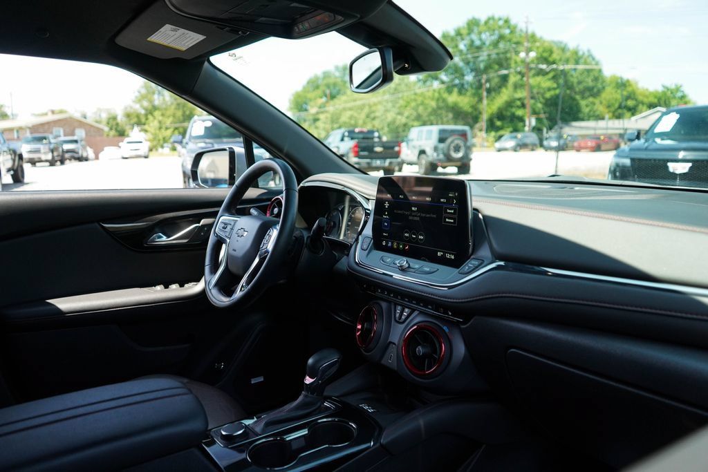 Used 2025 Chevrolet Blazer RS FWD image 13