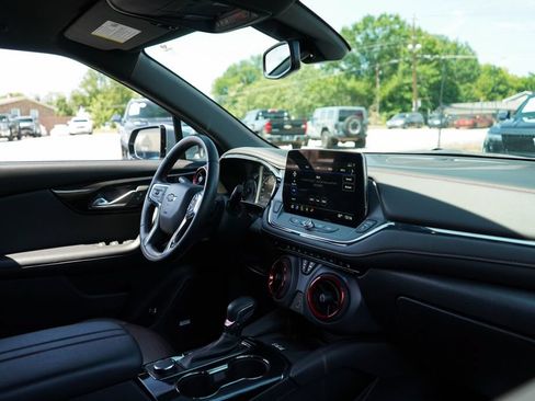 Used 2025 Chevrolet Blazer RS FWD image 13