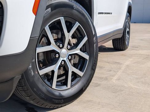Used 2023 Jeep Grand Cherokee Limited w/ Black Appearance Package AWD/4WD image 2