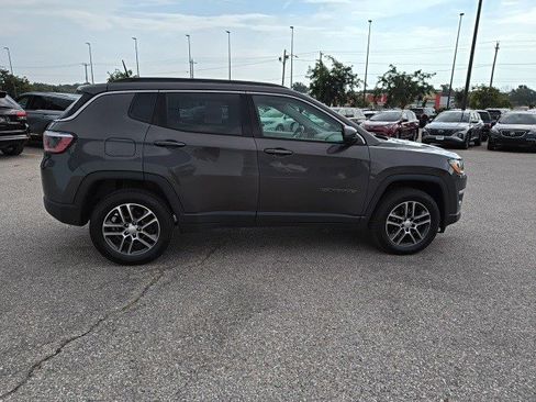 Used 2017 Jeep Compass Latitude w/ Cold Weather Group image 6