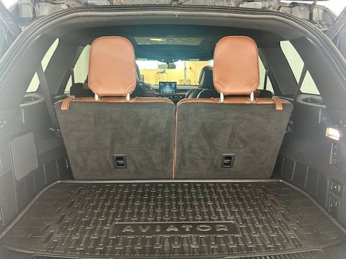 Used 2023 Lincoln Aviator Reserve w/ Equipment Group 201A RWD image 6