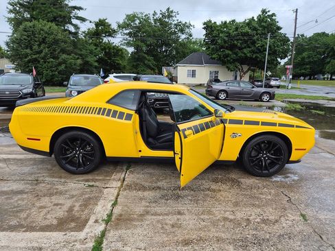 Used 2017 Dodge Challenger SXT Plus RWD image 18