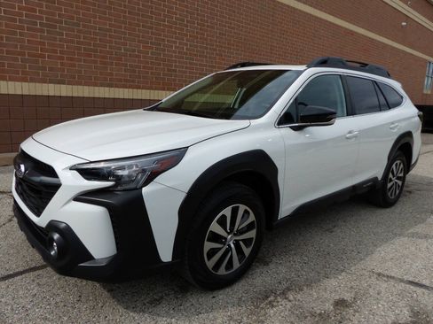 Used 2025 Subaru Outback Premium w/ Popular Package #1 AWD/4WD image 8
