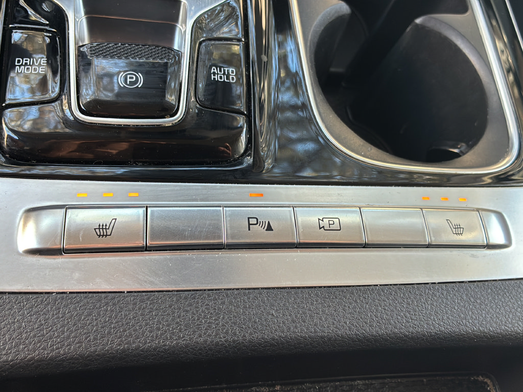 Used 2024 Kia Carnival EX FWD image 30