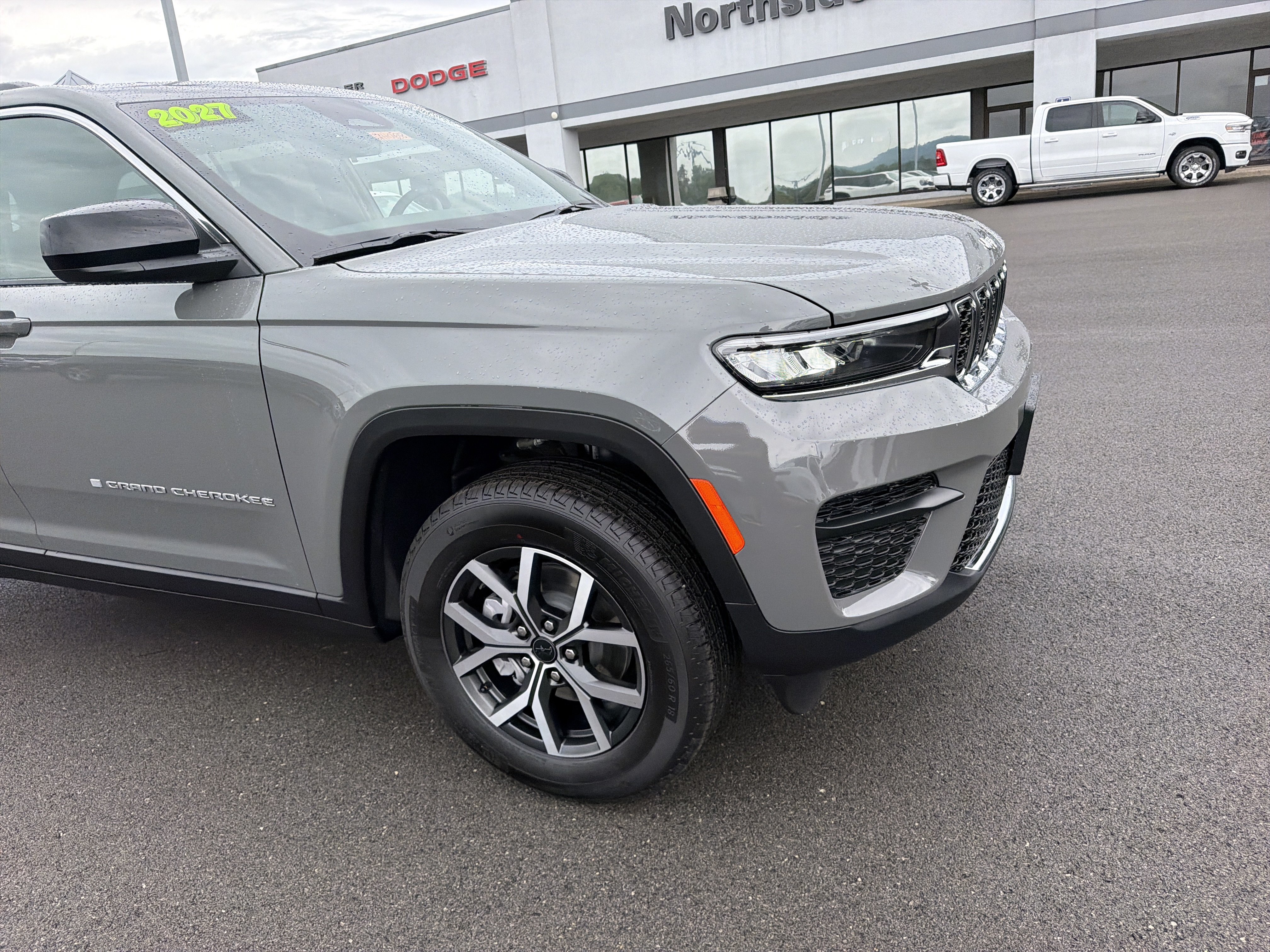 New 2027 Jeep Grand Cherokee Laredo X AWD/4WD image 4