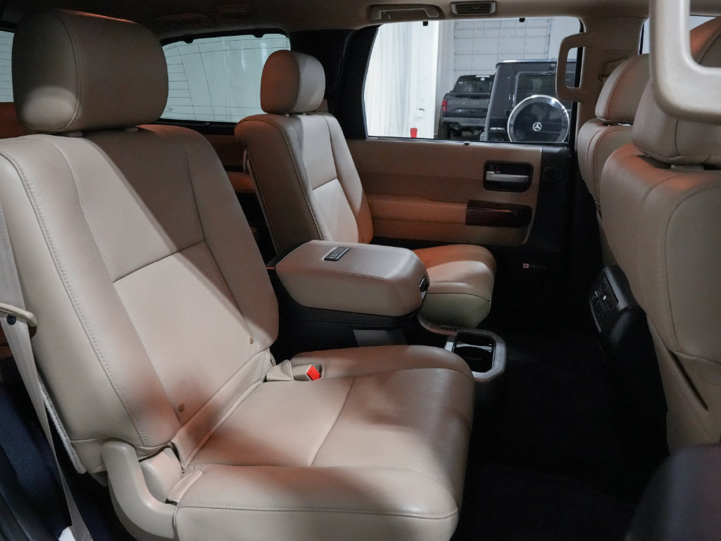 Used 2017 Toyota Sequoia Platinum RWD image 31