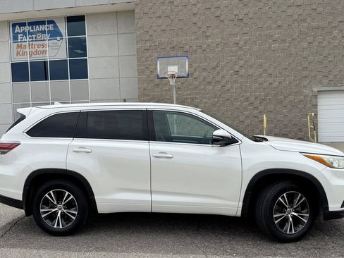 Used 2016 Toyota Highlander XLE AWD/4WD image 5