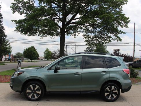 Used 2017 Subaru Forester 2.5i Limited AWD/4WD image 6