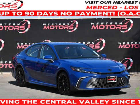 Used 2025 Toyota Camry SE w/ Convenience Package FWD image 1