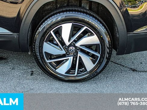Used 2025 Volkswagen Atlas SE FWD image 14