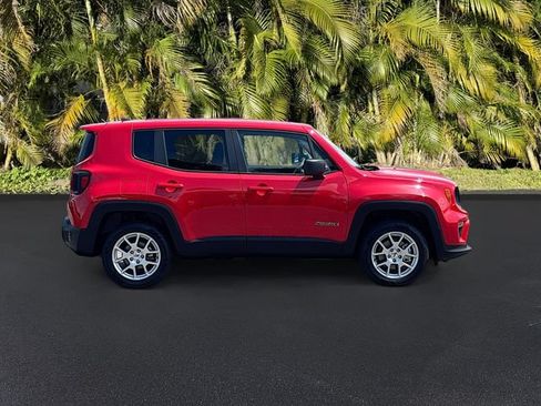 Used 2023 Jeep Renegade Latitude AWD/4WD image 4