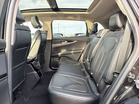 Used 2023 Lincoln Nautilus Reserve image 14