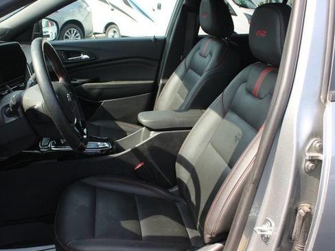 Used 2025 Chevrolet Trax RS w/ Driver Confidence Package FWD image 17