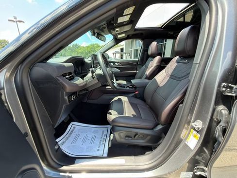 Used 2025 Ford Explorer Platinum w/ Ultimate Package AWD/4WD image 27