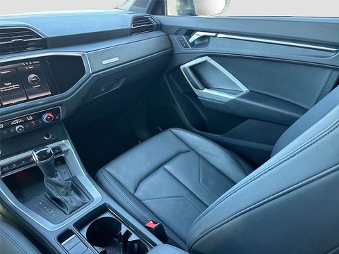 Used 2024 Audi Q3 2.0T Premium Plus w/ Premium Plus Package image 25