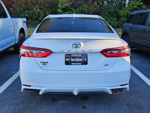 Used 2022 Toyota Camry SE image 3