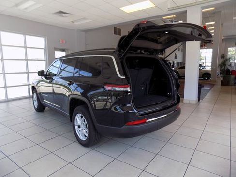 Used 2025 Jeep Grand Cherokee L Laredo RWD image 6