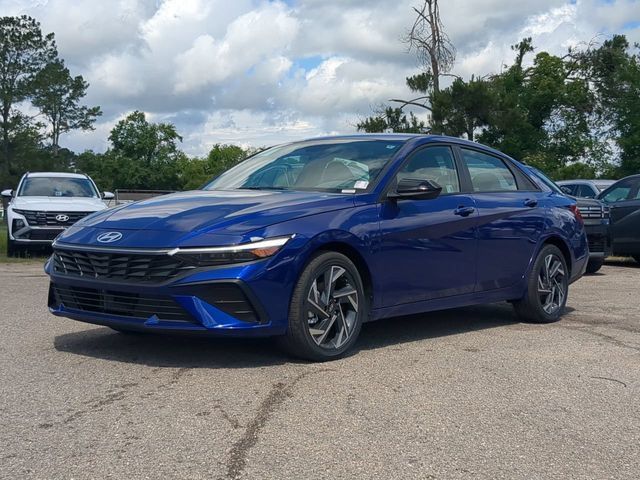 New 2025 Hyundai Elantra SEL FWD image 2
