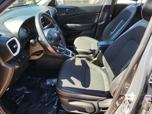 Certified 2024 Hyundai Venue Limited image 17