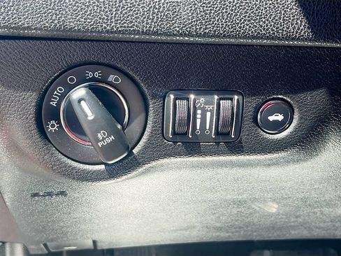 Used 2022 Chrysler 300 S RWD image 10