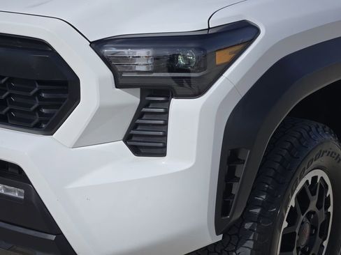 Used 2024 Toyota Tacoma TRD Off-Road image 10