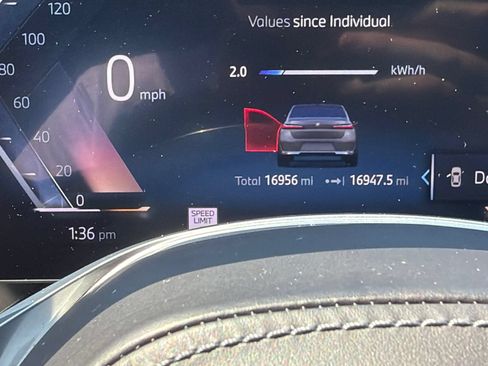 Used 2024 BMW i7 eDrive50 RWD image 11