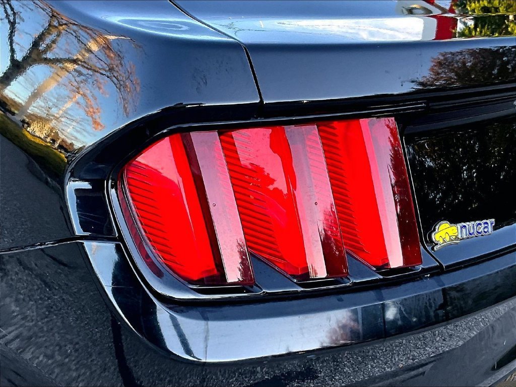 Used 2015 Ford Mustang Coupe RWD image 32