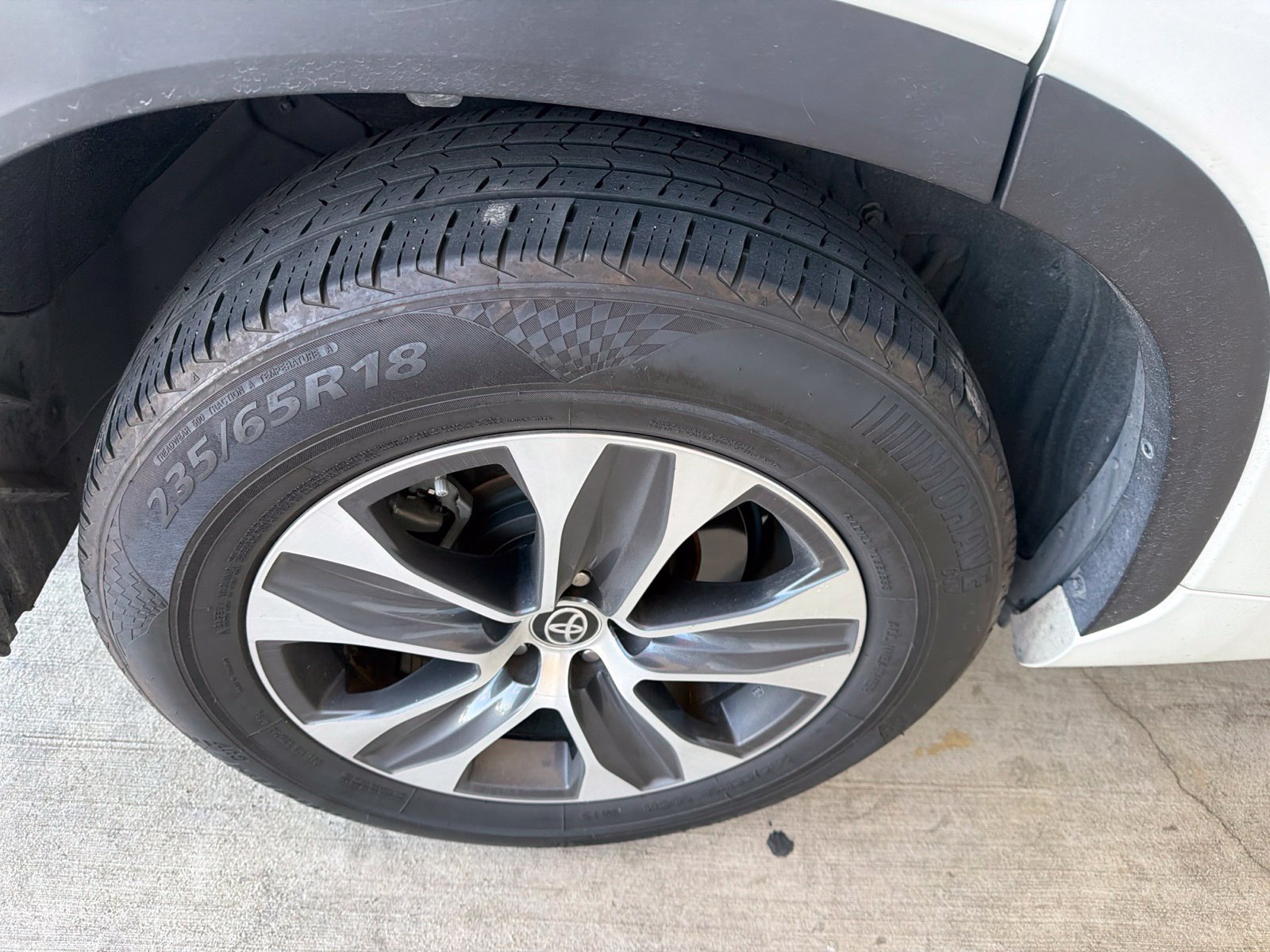 Used 2021 Toyota Highlander XLE FWD image 18