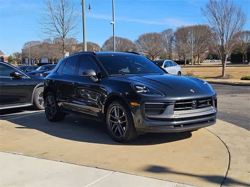 Used 2024 Porsche Macan image 3