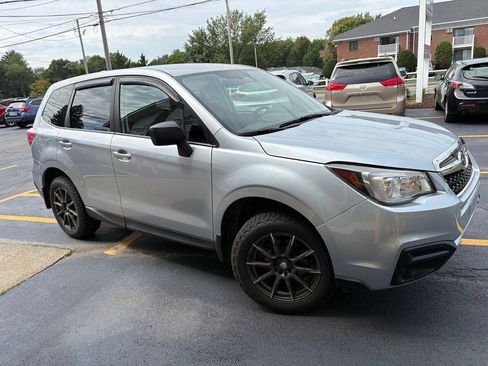 Used 2018 Subaru Forester 2.5i AWD/4WD image 3
