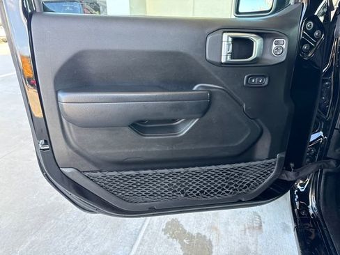 Used 2023 Jeep Gladiator Sport image 10