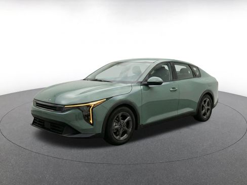 Used 2025 Kia K4 FWD image 3