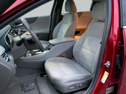 Used 2018 Chevrolet Malibu LT FWD image 6