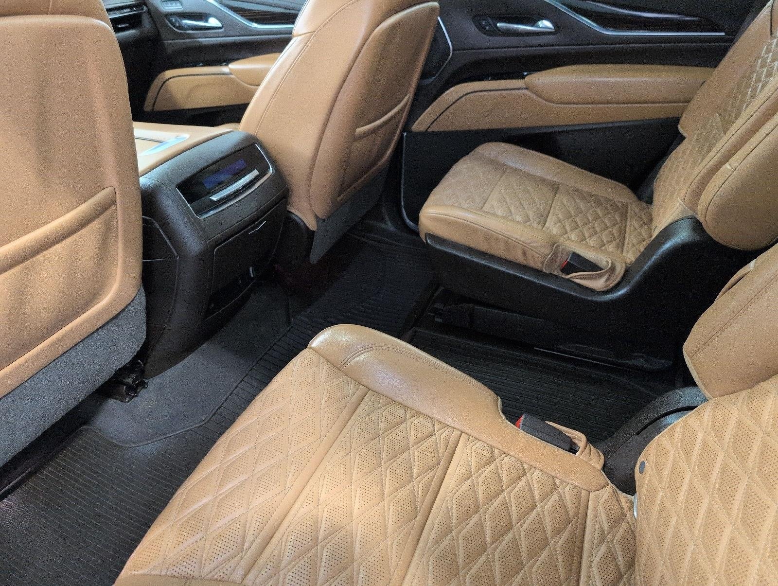 Used 2021 Cadillac Escalade Premium Luxury w/ Performance Package AWD/4WD image 21