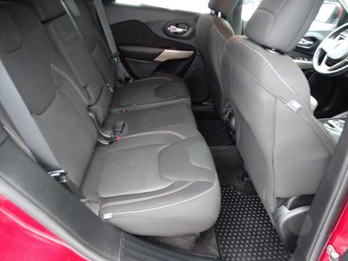 Used 2017 Jeep Cherokee Latitude w/ Cold Weather Group image 33